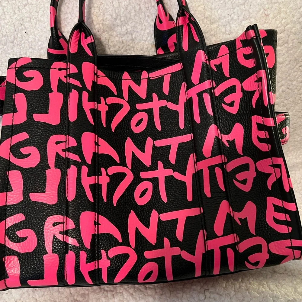 Marc Jacobs Black and Pink Tote Bag - Picture 2 of 8